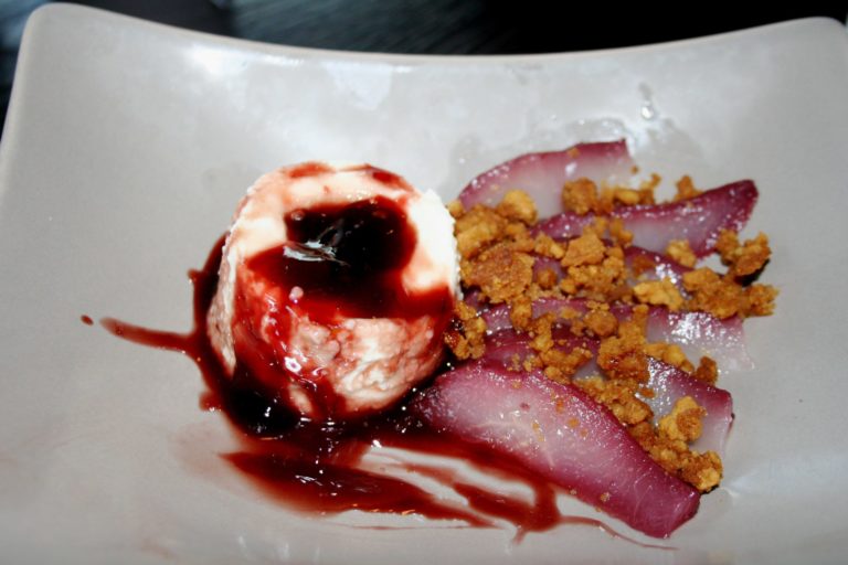 poire-pochee-au-vin-saveur-gentiane